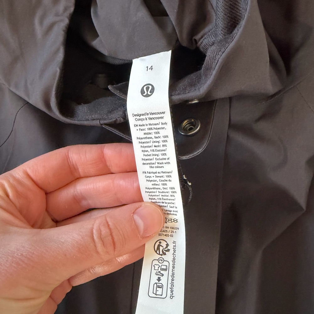 NWOT Lululemon Rain Rebel Jacket in Black 14 - Picture 9 of 12